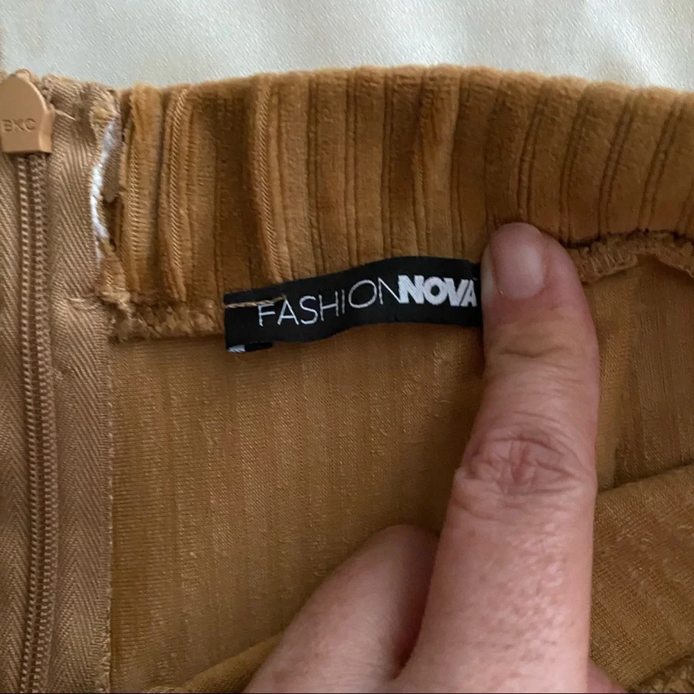 Fashion Nova Women’s Camel Velour Biker Shorts Size M